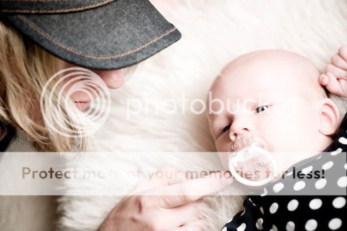 IMAGE: http://i454.photobucket.com/albums/qq261/ollihakkinen/28-05-10_elvis_pieni-14.jpg